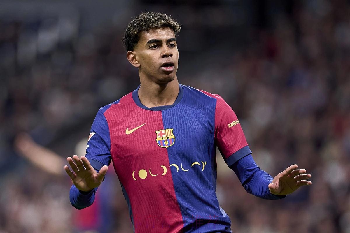 西甲-巴萨1-0十人拉帕先赛距皇马5分 拉菲尼亚制胜 西甲-巴萨1-0十人拉帕先赛距皇马5分 拉菲尼亚制胜